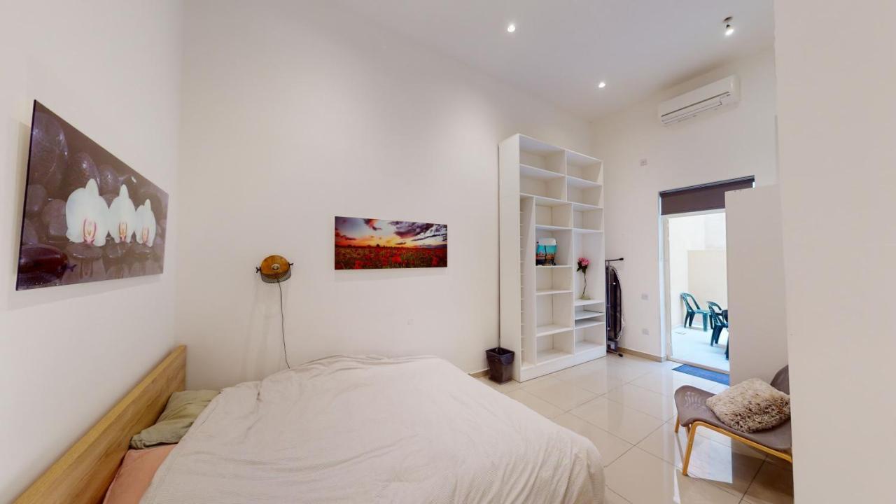 Spacious 3 Bedroom Maisonette Слима Екстериор снимка